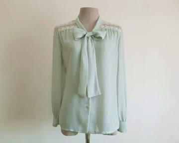 復古淡綠領結襯衫 女款長袖透膚蕾絲上衣 S碼