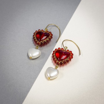 酒紅幻彩心心垂吊耳環