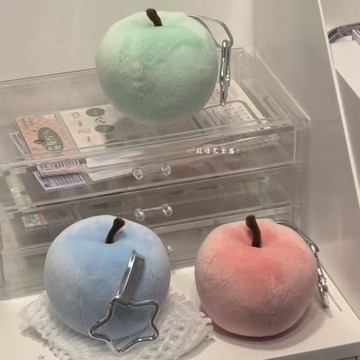 臺灣出貨+免運 蘋果吊飾 可愛蘋果毛絨鑰匙扣冬天毛絨掛件小東西精緻ins風毛茸茸房間裝飾
