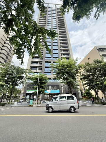 絹姐推薦國泰聚收租三角窗金店面+雙平面車位｜高雄市前鎮區二聖一路