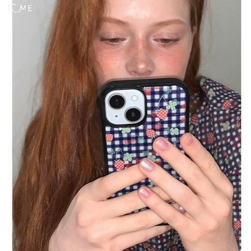 格紋草莓適用蘋果17手機殼iPhone16promax膚感15水凝殼14/13/12女