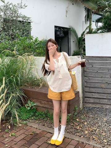 【missy shop】山谷未醒刺繡上衣鬆緊短褲套裝-83644