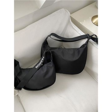 小眾包包女2023新款防水牛津布單肩包慵懶風時尚月牙餃子包斜挎包