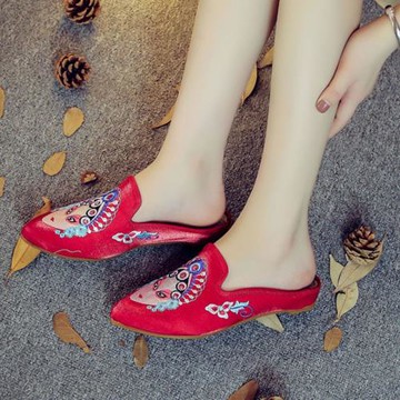 尖頭花旦臉譜繡花拖民族風坡跟春秋新款內增女涼拖居家散步女布拖