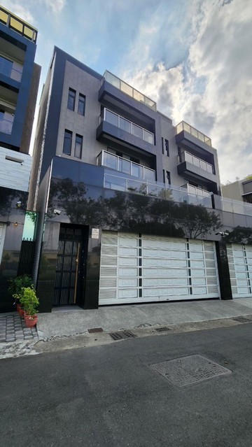 仁武不淹水8米寬豪華稀有電梯雙車墅！出價來談！｜高雄市仁武區名湖街