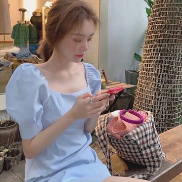 小子網紅連衣裙2022新款氣質溫柔女神范收腰顯瘦泡泡袖方領裙子