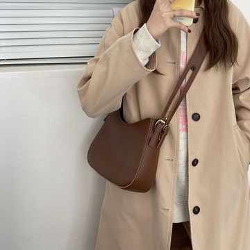 百貨精選🌺ins百搭斜挎包包女2024新款時尚復古腋下包法國小衆單肩馬鞍包潮Aring百貨精選
