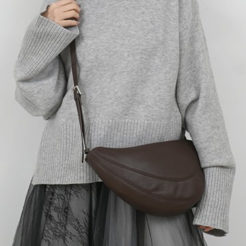 線條餃子結構-細帶銀釦小包-咖啡色