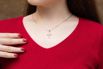 鑲鑽十字架項鍊