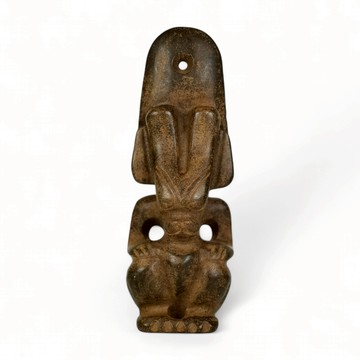 《博古珍藏》隕石雕太陽神扛斧擺件．1.5公斤．紅山文化文物．老陀工．皮殼厚實．早期收藏．感恩特賣會．超值回饋