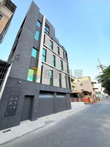 ｜岡山｜全新完工｜三角窗｜電梯｜大面寬｜三車墅｜｜高雄市岡山區健鷹南路