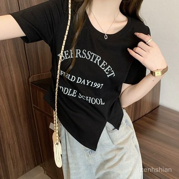 ✨大尺碼上衣 100%純棉 設計感正肩下擺開叉 短袖t桖 大碼女裝 短袖上衣 印花t桖 寬鬆上衣 t桖女 寬鬆遮肚 女裝