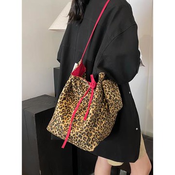 大容量包包女2025新款豹紋單肩包夏天休閑百搭爆款雙面托特水桶包