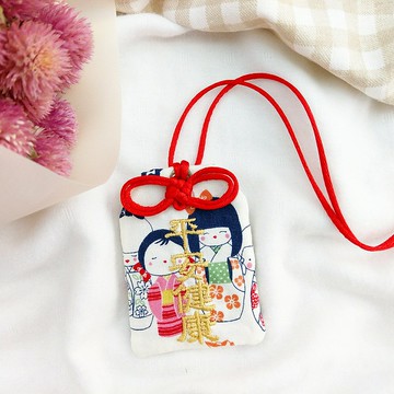 【可客製祝福】和服娃娃-米白。御守款平安符袋 (可繡名字)