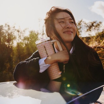 STANLEY 防漏吸管隨手杯 0.88L / 蜜桃藤編
