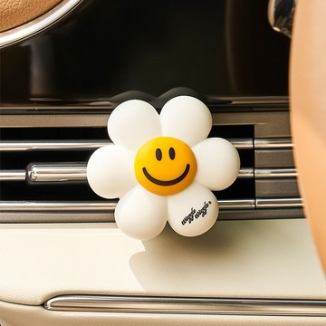 【Wiggle Wiggle】微笑小雛菊車用香氛 正版韓國限定款 韓國文青小物 汽車冷氣出風口擴香夾 車載香薰 汽車香水 芳香除臭 療癒可愛質感車內裝飾配件 女生閨蜜實用生日 交換禮物 新車交車禮