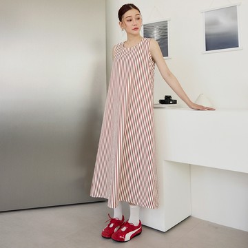 OB嚴選 圓領直條紋寬鬆無袖長洋裝 《DA10452》