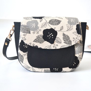 斜跨包 隨身包 側背包 手機包/ 黑色花