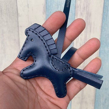 療癒小物 深藍色 小馬 純手工縫製 手工皮革 吊飾 小尺寸