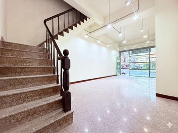 武廟商圈~臨路邊間第ㄧ排挑高金店面1+夾樓店｜高雄市苓雅區建民路