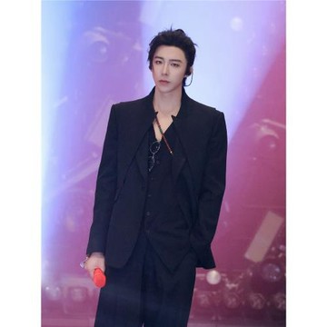 劉宇寧同款黑色西服外套男士高級感紳士宴會百搭休閑墊肩主持西裝
