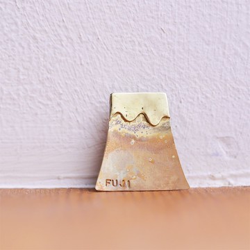 BRASS 富士山迷你胸針