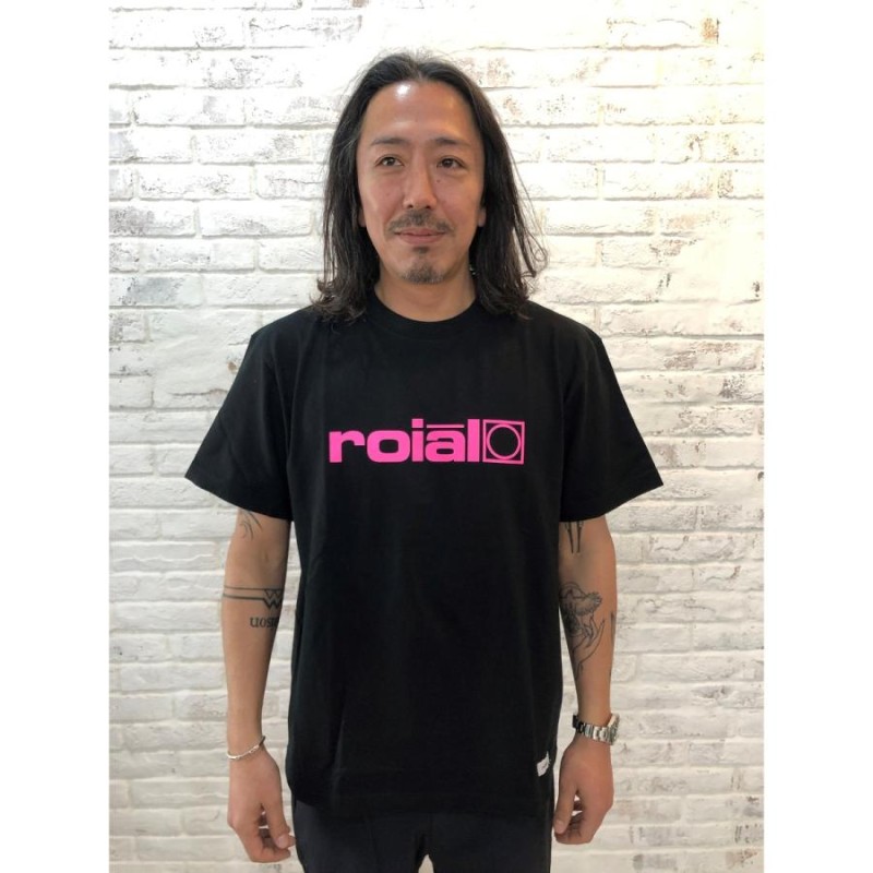 派手で可愛いですroial  Tシャツ