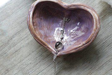 純手捏掌葉蘋婆造型陶盤/陶瓷置物/擺飾