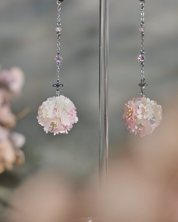 花惑琉璃櫻滿開花球耳環