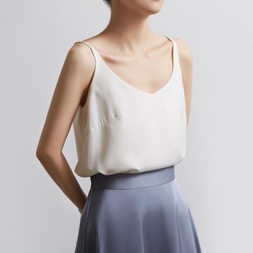 CHICBLISS 緞面白色吊帶女夏外穿背心2025新款通勤V領無袖上衣女