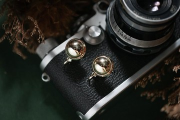 【老飾品/西洋老件】(瑕疵特價)VINTAGE銀色圓弧形夾式古著耳環