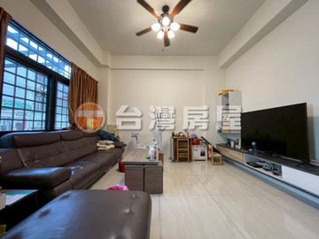 豐原南陽商圈輕屋齡前院三車透天｜台中市豐原區南陽路