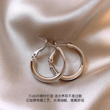 章若楠同款銀色圈圈耳環女2026新款爆款高級感輕奢素圈耳釘耳飾冬