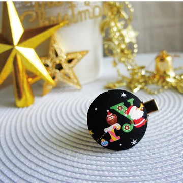 Lovely日本布【聖誕老人包扣髮夾、圍巾領巾夾A款】黑底