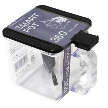 小禮堂 SANADA 單耳透明掀蓋式調味盒附匙 360ml (黑蓋款) 4973430-023252