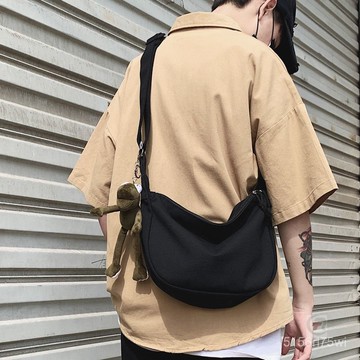 台灣出貨🔥  ins潮牌斜挎包 男士帆布單肩包 女生休閒百搭背包 新款日係男包 單肩包 側背包 帆布包