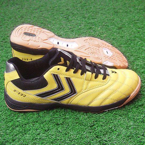 UMBRO - UMBRO フットサルシューズの通販 by S.Yoshida's shop