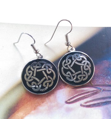 【西洋古董飾品 】凱爾特繩結 黑色底 景泰藍 耳勾針 針式耳環