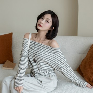 現貨+預購~送項鍊~條紋一字領長袖上衣【GJ2678A71】DesireShop