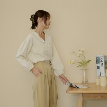 【Our Studio】小浪漫拼接蕾絲花釦上衣 白色 杏色 黑色(現貨)