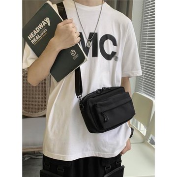 斜挎包男士潮牌休閑百搭簡約街頭時尚潮流純色單肩小挎包女郵差包
