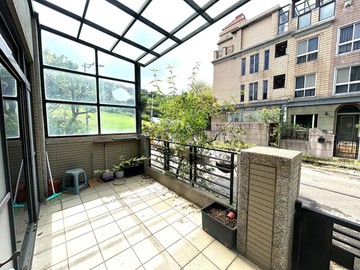 【四季山莊】專任-劍橋區綠意盎然臨路庭院美透｜苗栗縣頭份市花園三街