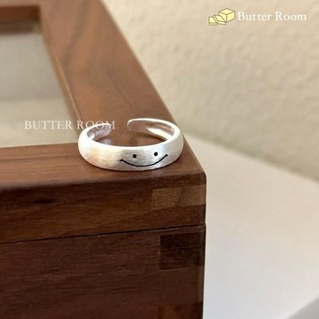 Butter Room 🧈 金屬拉絲笑臉戒指 （銀） 台灣出貨免運 微笑 可愛 磨砂 霧面 微笑 戒指