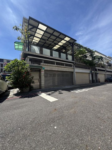 台南 南區︱稀有邊間大地坪漂亮車庫透天｜台南市南區美南街