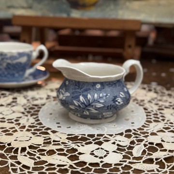 50444-典雅古董藍白花卉陶瓷奶壺