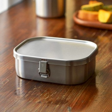 日本製18-8不鏽鋼方形密封便當盒(附分隔片)-670ml 單一規格