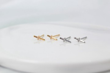 【SWS飾品】帥氣小劍 醫療鋼耳環 抗過敏 一般細針