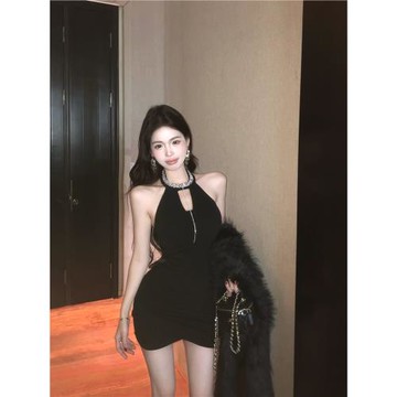 重工鑲鉆鏤空掛脖連衣裙女夏季黑色緊身短裙純欲收腰露背包臀裙子