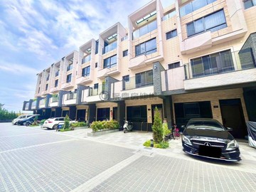 興旺電梯雙車別墅間間套房2年屋大賠售專任梁大仁｜台中市清水區港口路