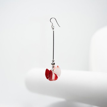 月牙形布藝耳環 紅白色